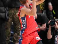 开云体育直播-专业球员在国际篮球比赛中获得成功