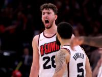 开云官网-火箭主帅因战术问题遭质疑，球队成绩下滑