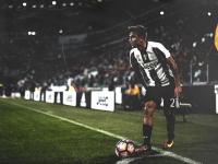 开云APP-欧冠淘汰赛之夜，阿劳霍进攻端无人可挡