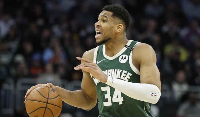 雄鹿队力克上海队，取得季后赛资格