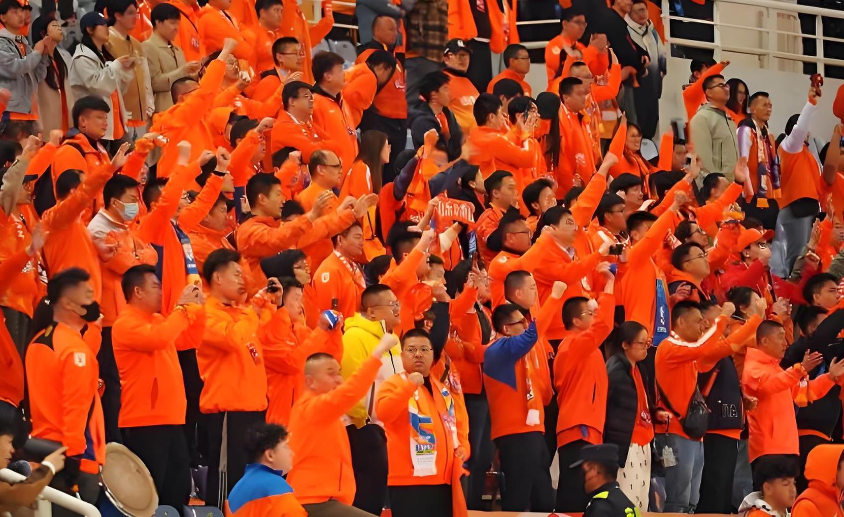 关于主场作战表现出色，球队传奇再度掀起高潮的信息