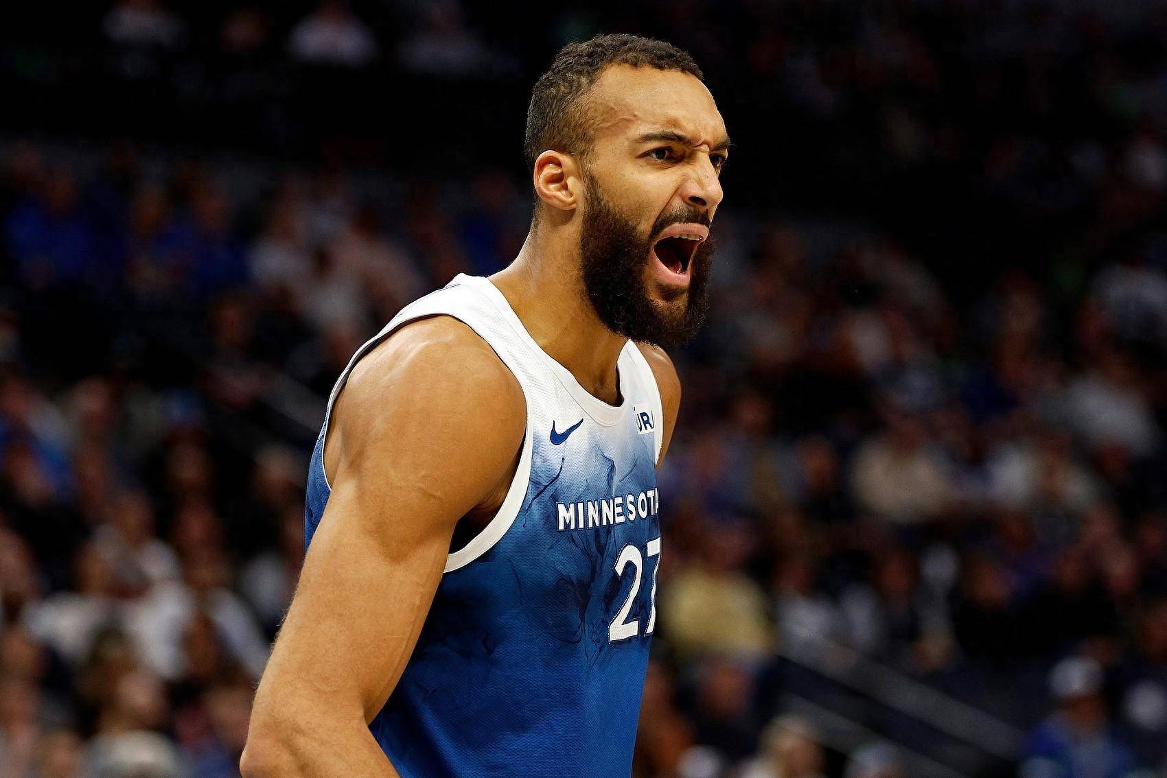 关于篮球巨星个人精彩表现引发观赏狂潮的信息 关于篮球巨星个人精彩表现引发观赏狂潮的信息