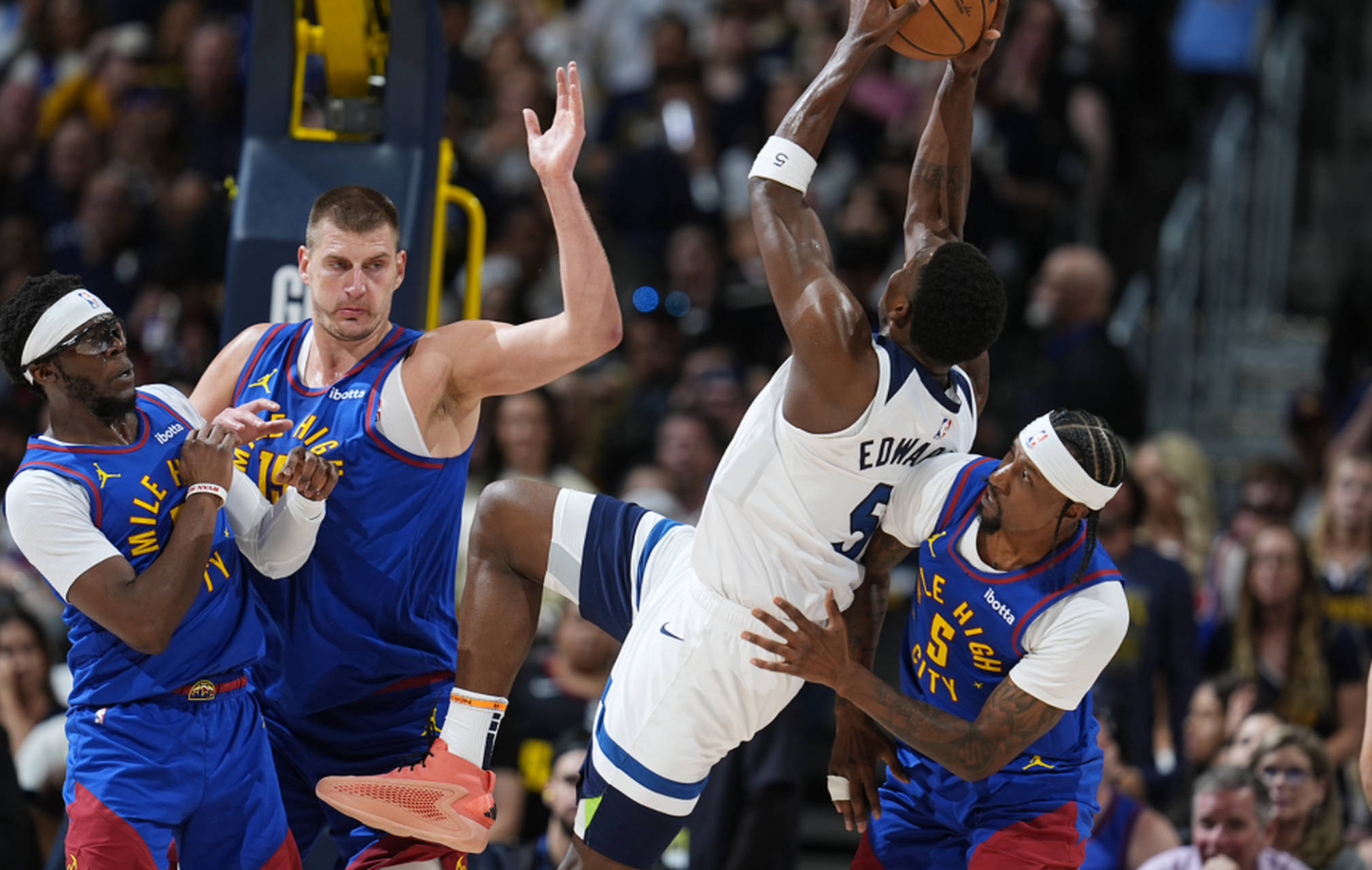 包含森林狼队与勇士队交易成立，引发球迷热议的词条