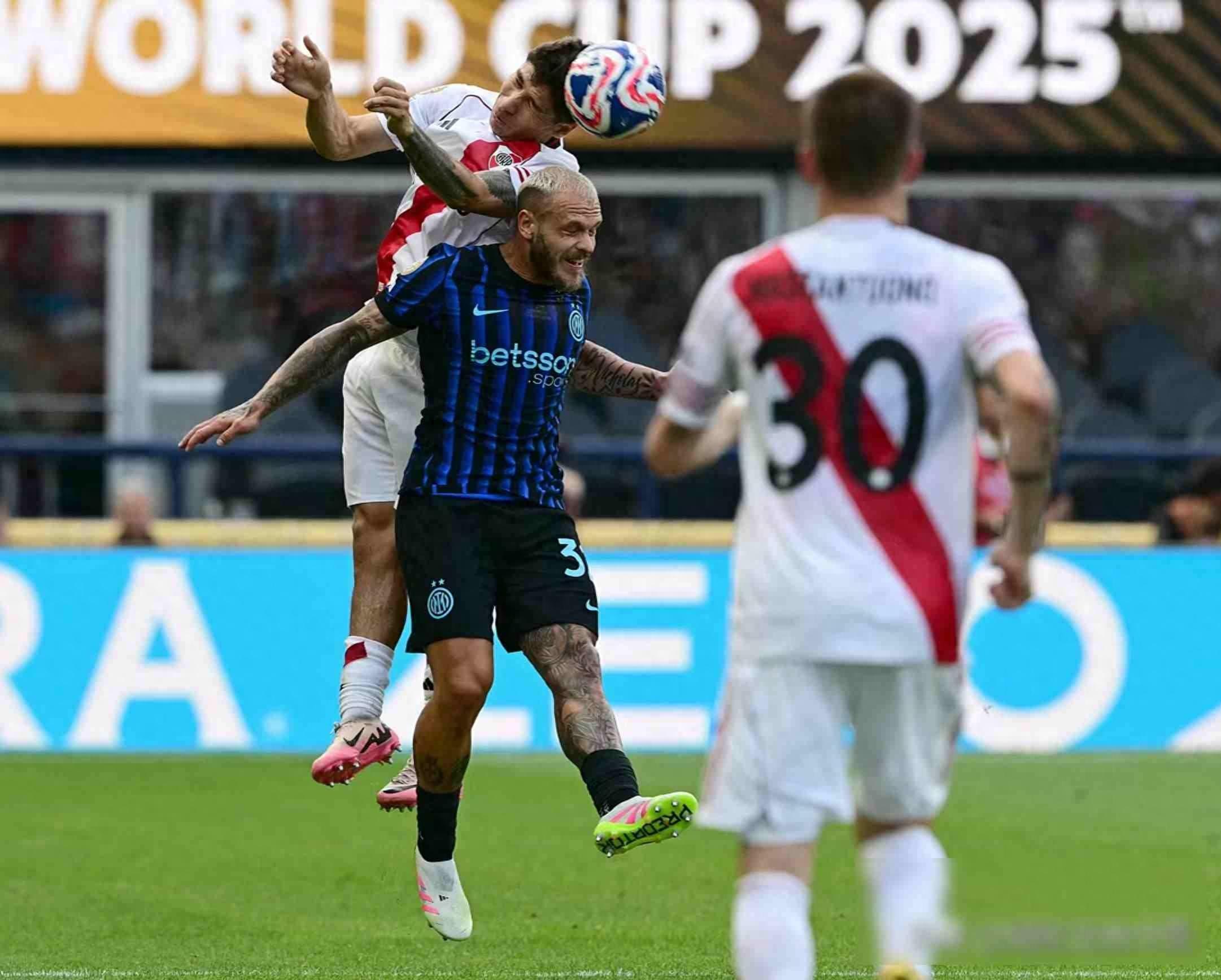 国米铁卫受伤换下，球队后防略显薄弱的简单介绍