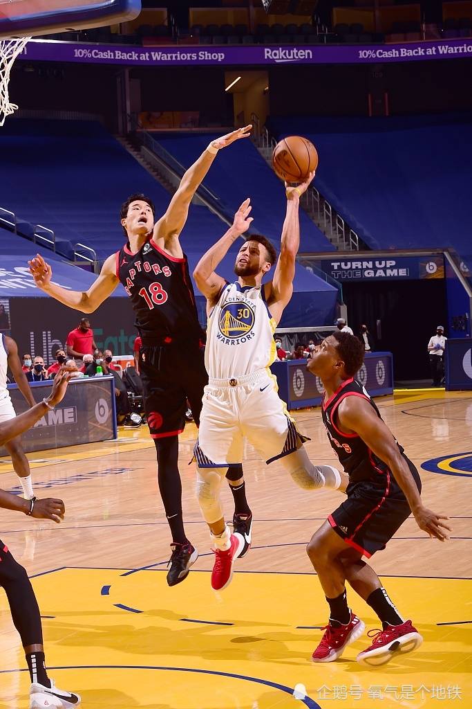 猛龙球队团结一心,夺下连战连胜 猛龙球队团结一心,夺下连战连胜