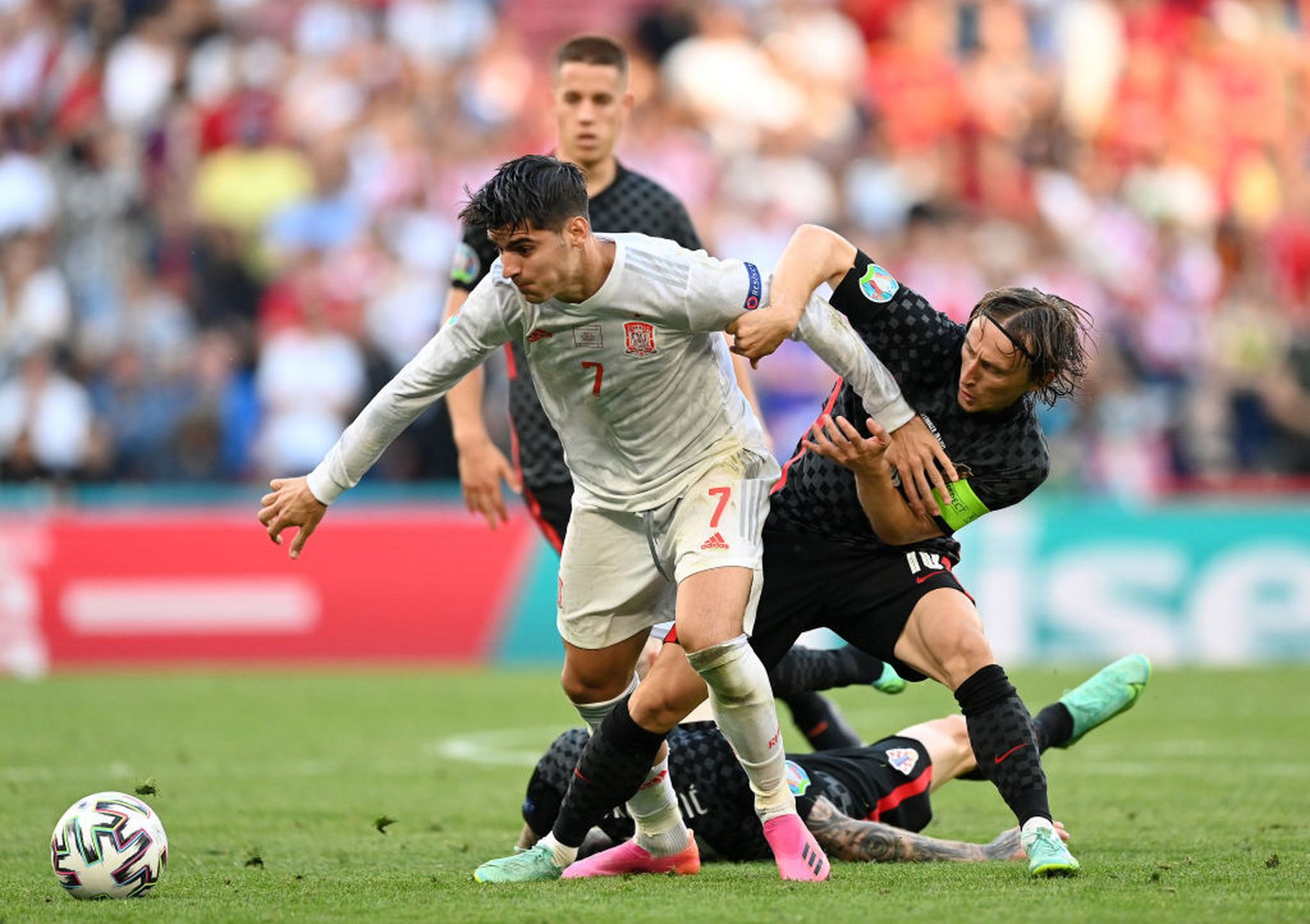 关于阿尔及利亚队击败对手,晋级欧洲杯八强的信息 关于阿尔及利亚队击败对手,晋级欧洲杯八强的信息