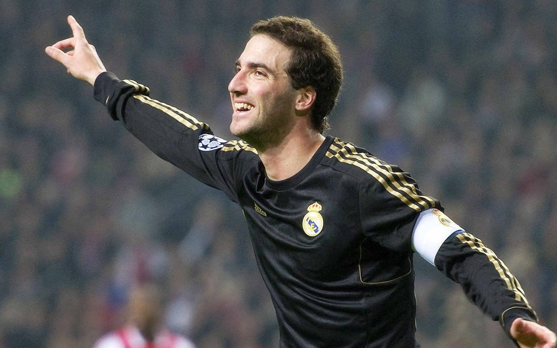 年度焦点之战,希腊稳如磐石,战术纪律击溃哥伦比亚狂澜