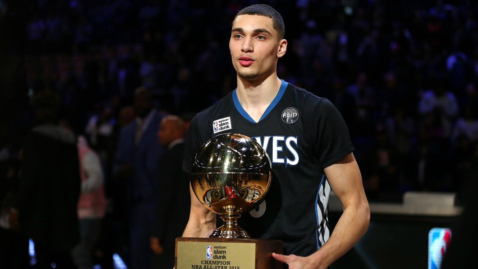 开拓者节奏掌控魔术，库里用实力证明自己