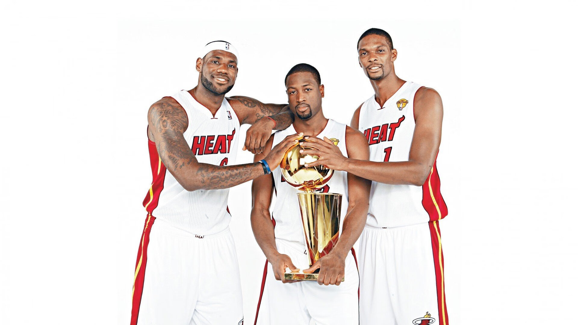 张镇麟惊艳四座，广州队轻取新疆队展现团队篮球之美