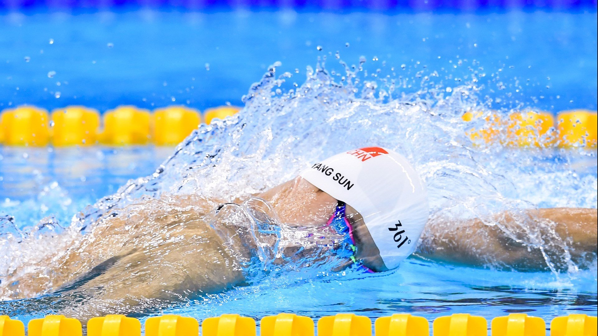 张镇麟惊艳四座，广州队轻取新疆队展现团队篮球之美